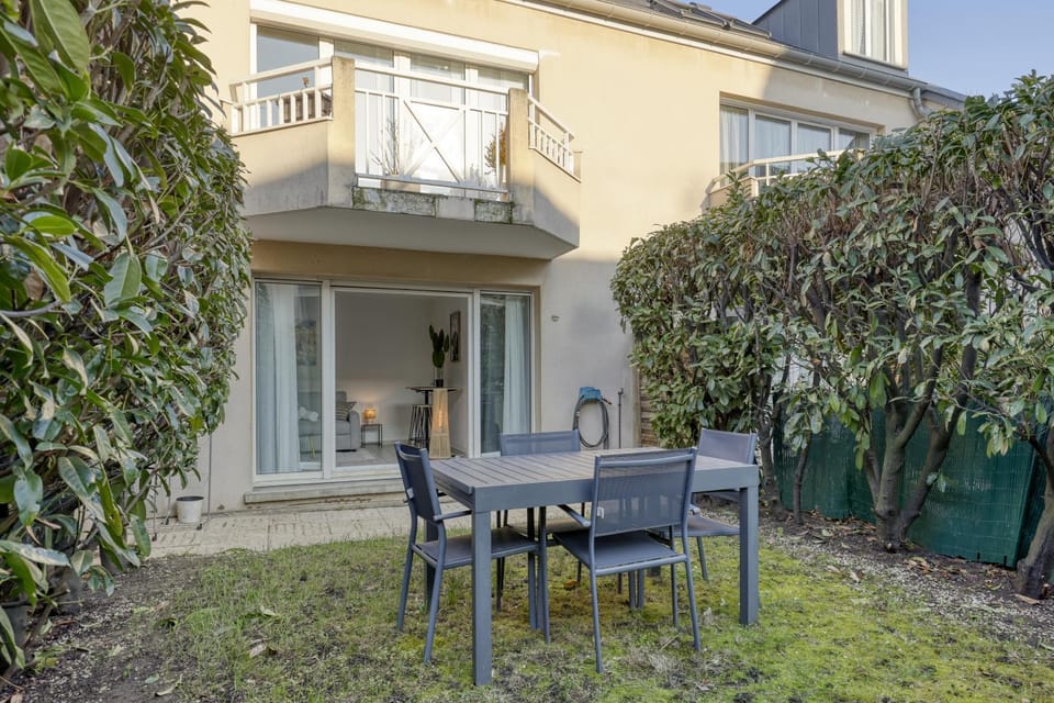 Studio Moderne avec jardin et garage Apartment in Île-de-France