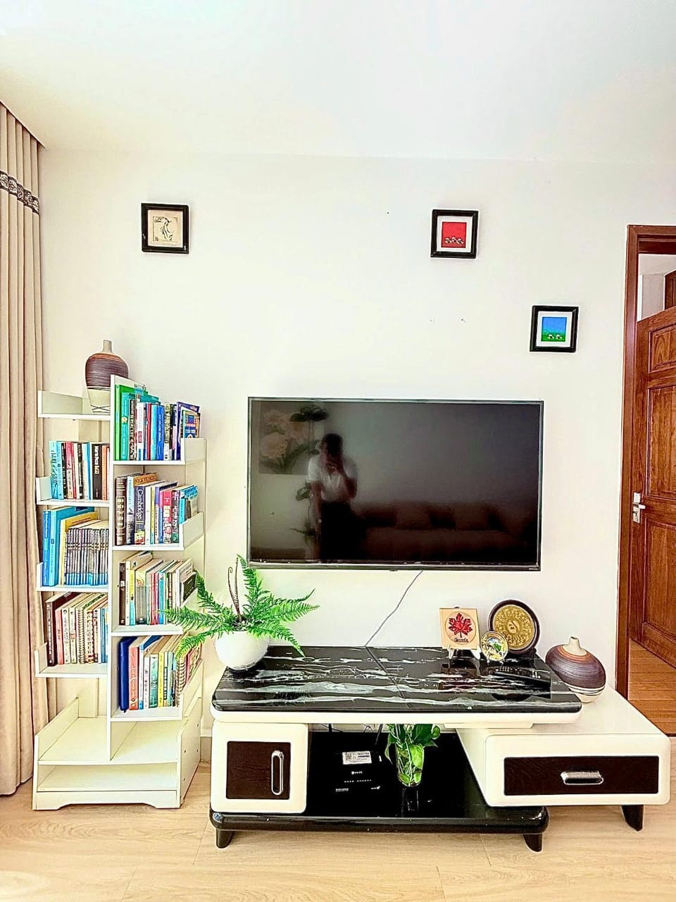 Communal lounge/ TV room, Library, TV and multimedia, Evening entertainment