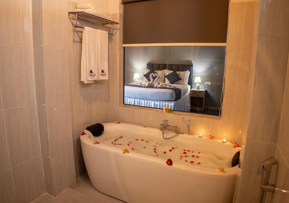 Bed, Photo of the whole room, Bedroom, towels