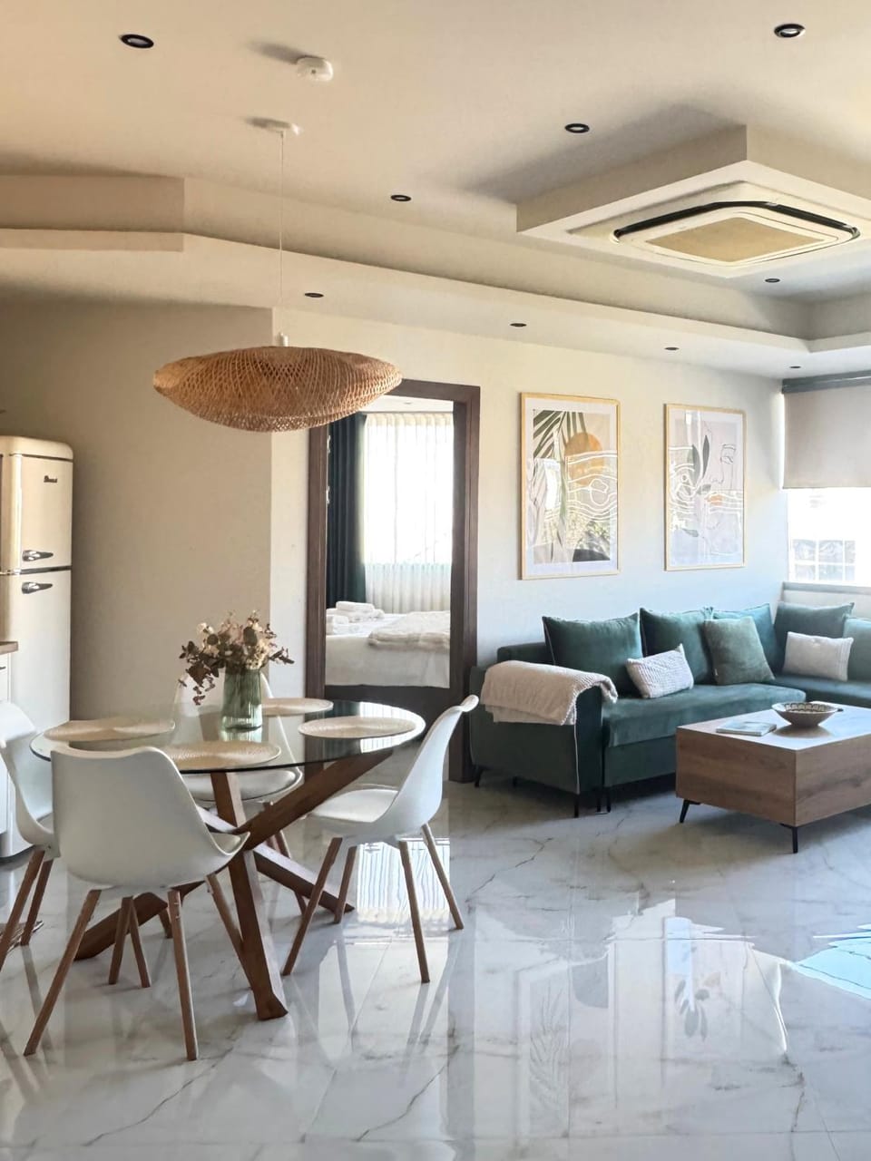 Living room, Seating area, Dining area