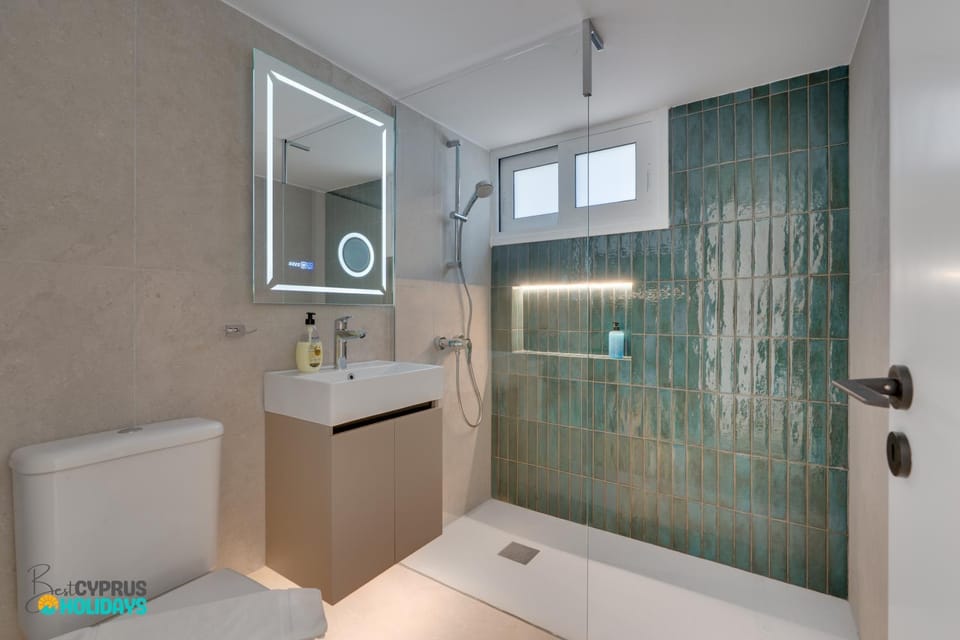 Shower, Toilet