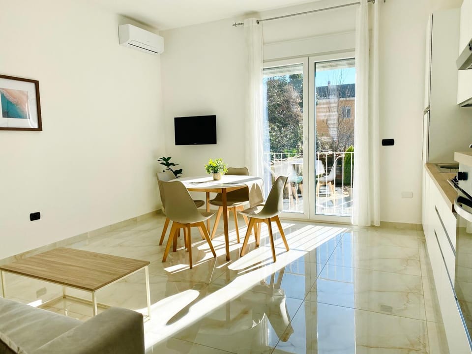 Dining area, Inner courtyard view