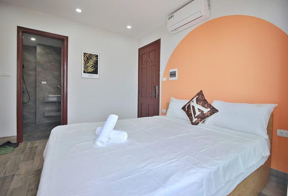 Bedroom, towels