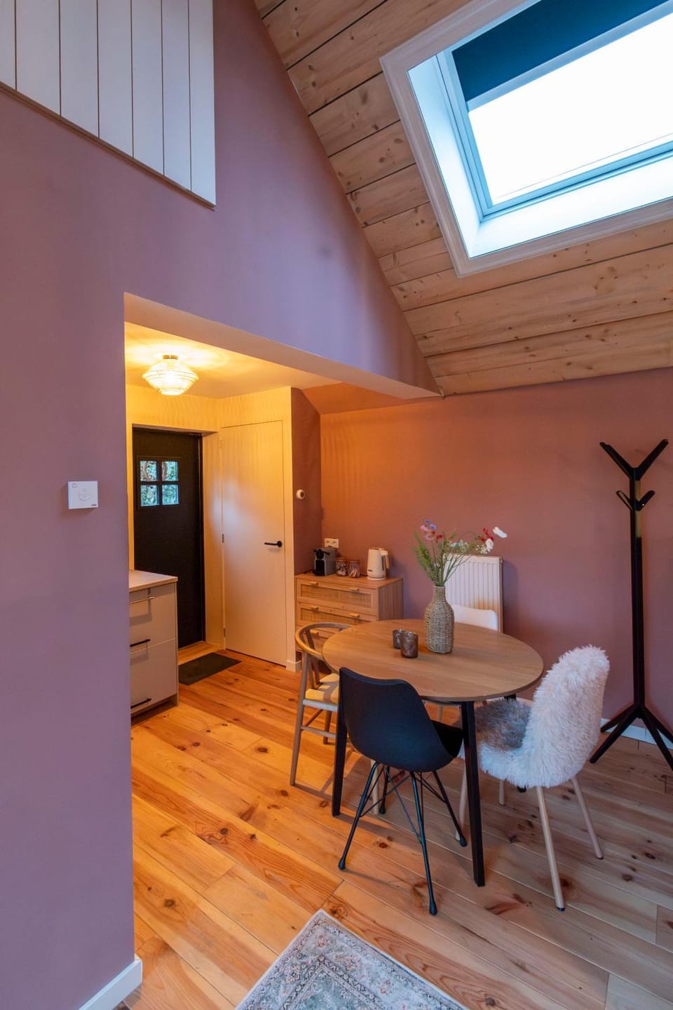 Houten B&B met keuken en tuin, vlakbij Bergen op Zoom House in Zeeland, Netherlands