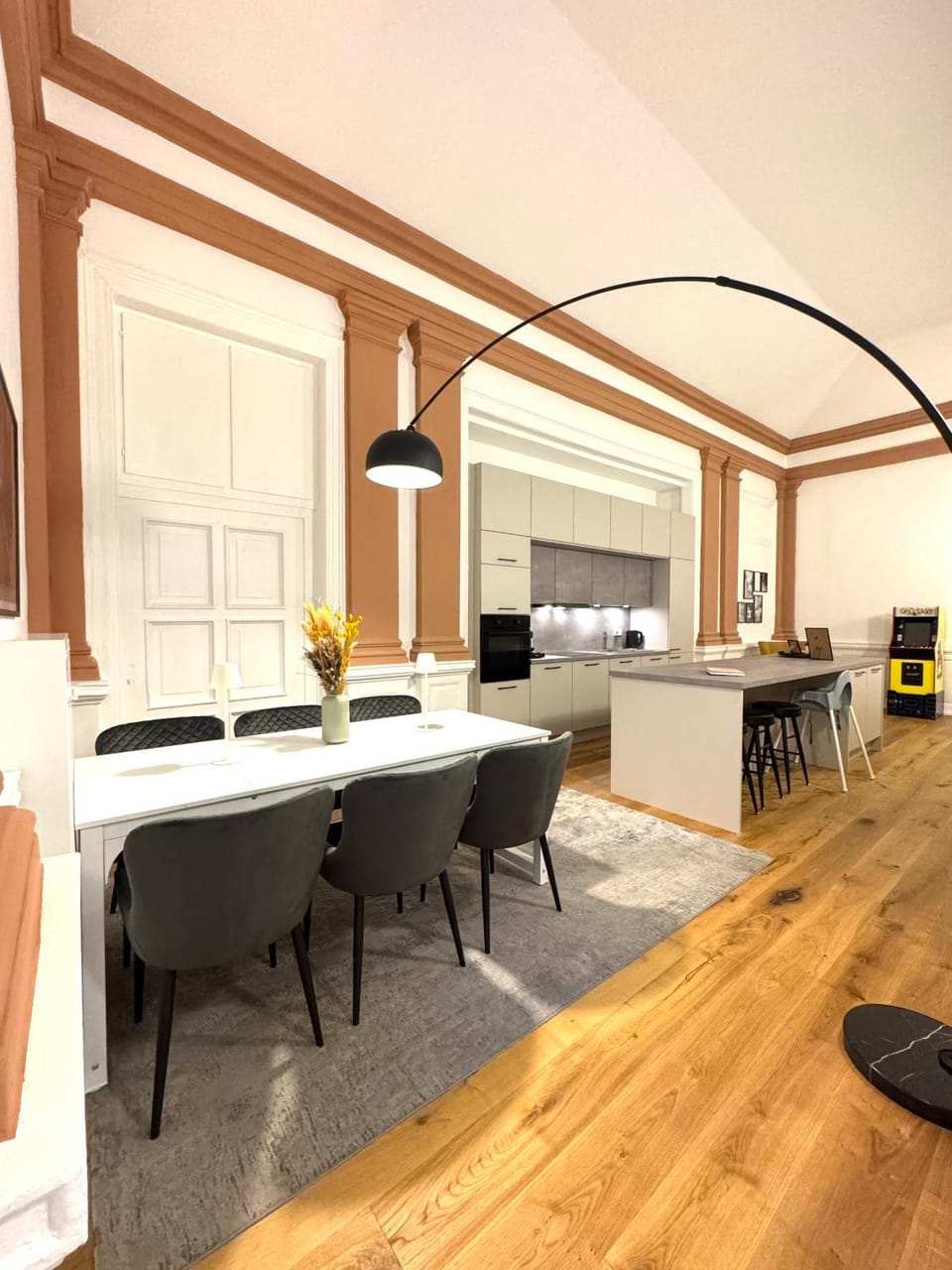 Kitchen or kitchenette, Seating area, Dining area