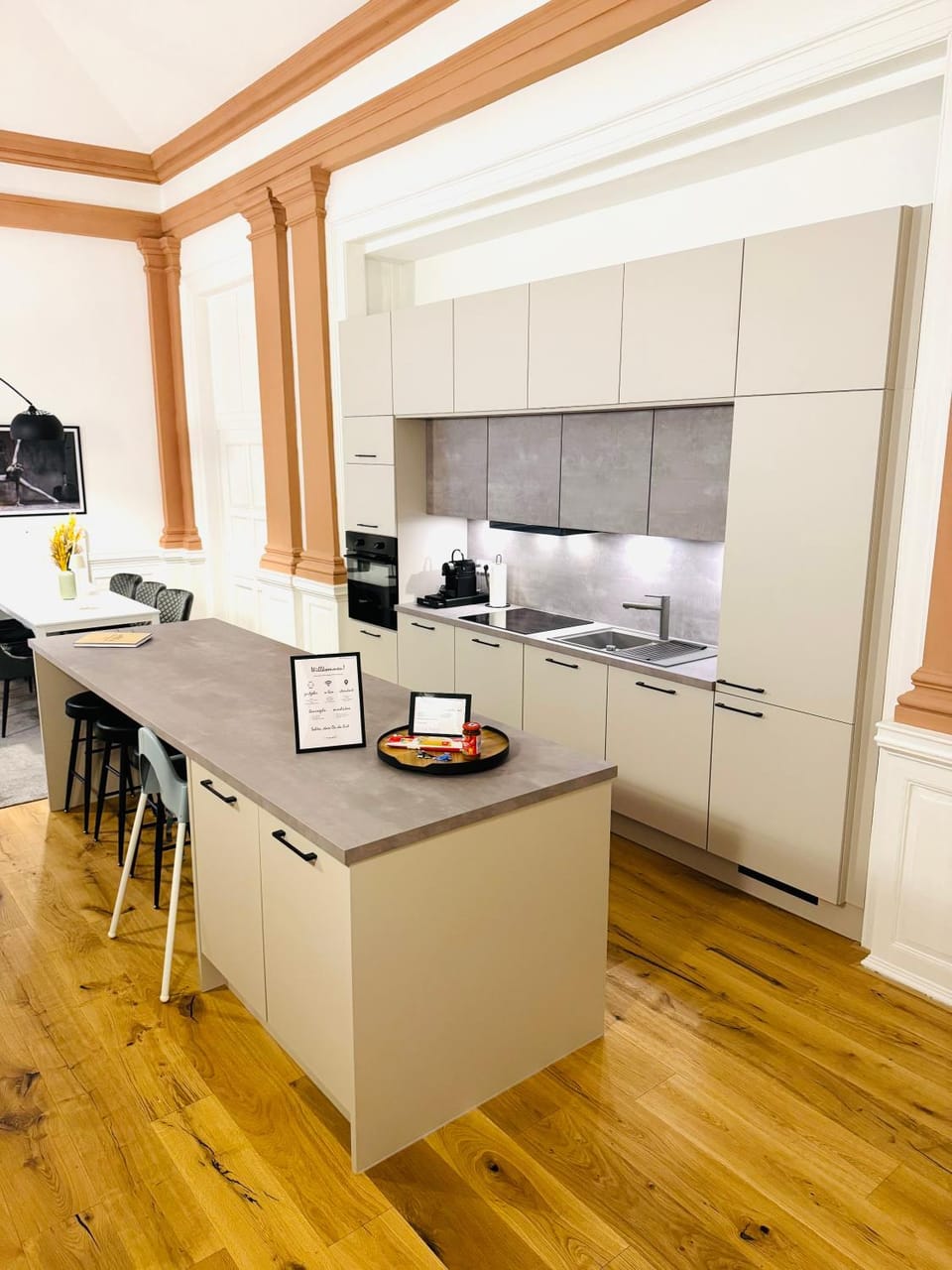 Kitchen or kitchenette, Dining area, oven, stove
