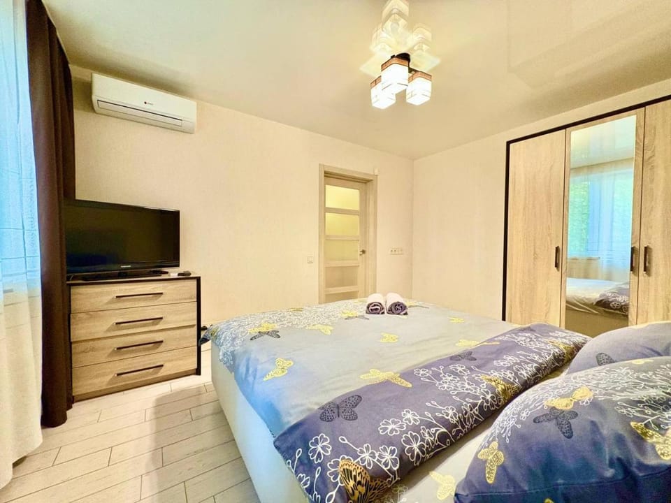 Bed, TV and multimedia, Photo of the whole room, Evening entertainment, air conditioner