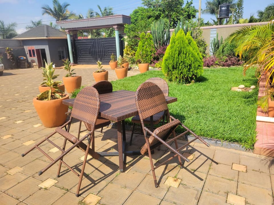 Property building, Day, Garden, Garden view