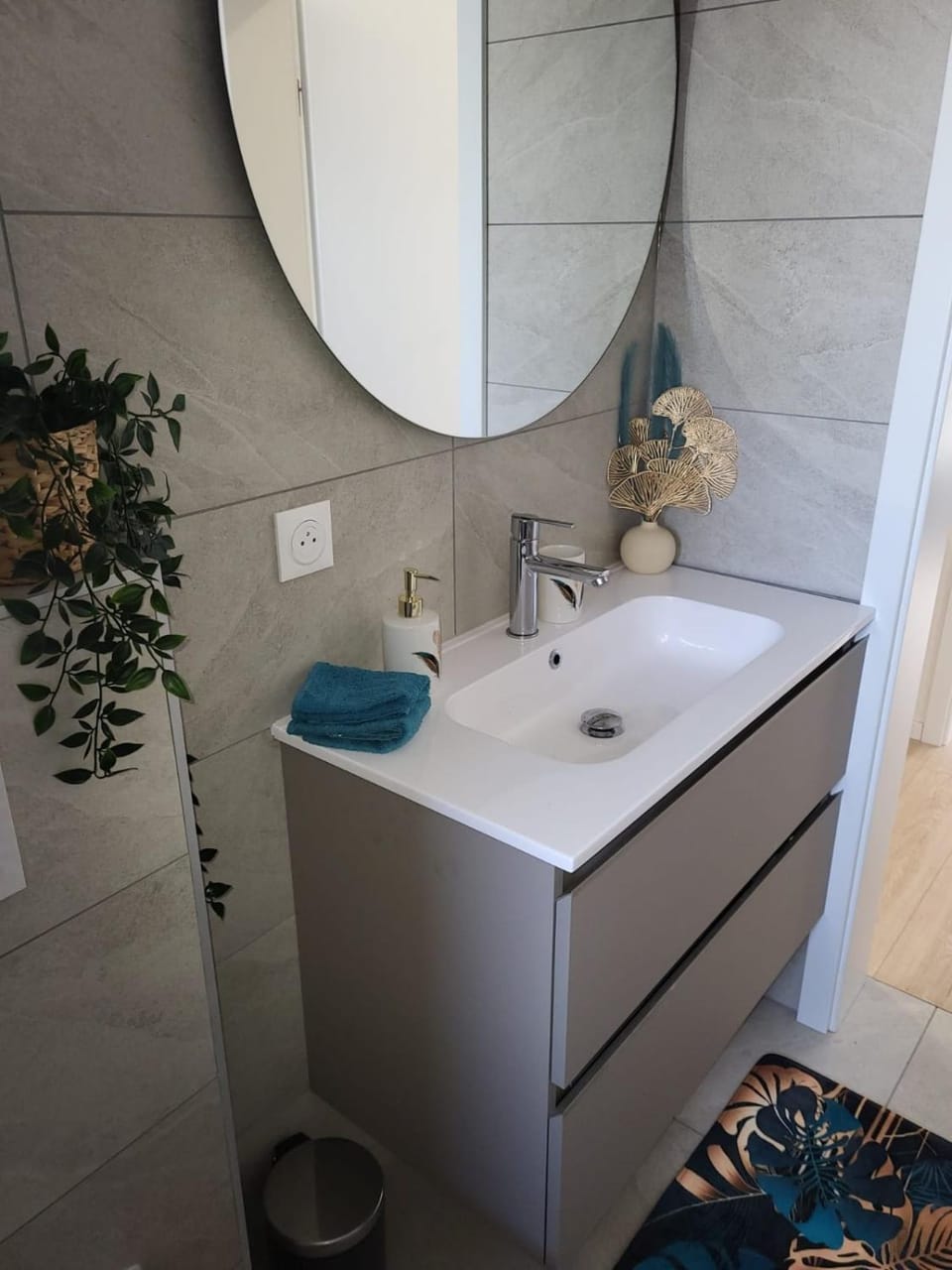 Chez Olivier wifi private parking Swiss border Apartment in Weil am Rhein