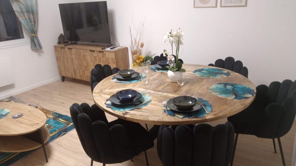 Seating area, Dining area