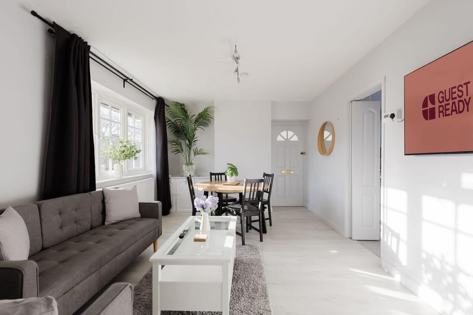 GuestReady - Charming Retreat in North-West London Apartment in Edgware