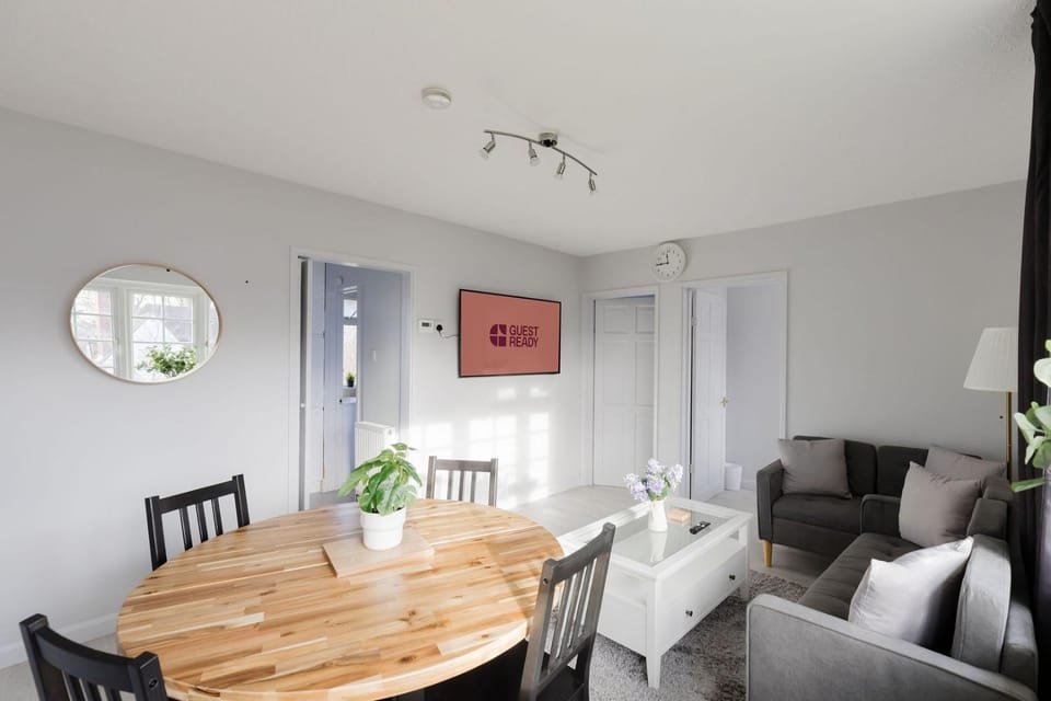 GuestReady - Charming Retreat in North-West London Apartment in Edgware