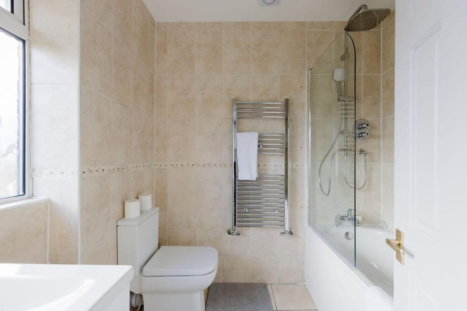GuestReady - Charming Retreat in North-West London Apartment in Edgware