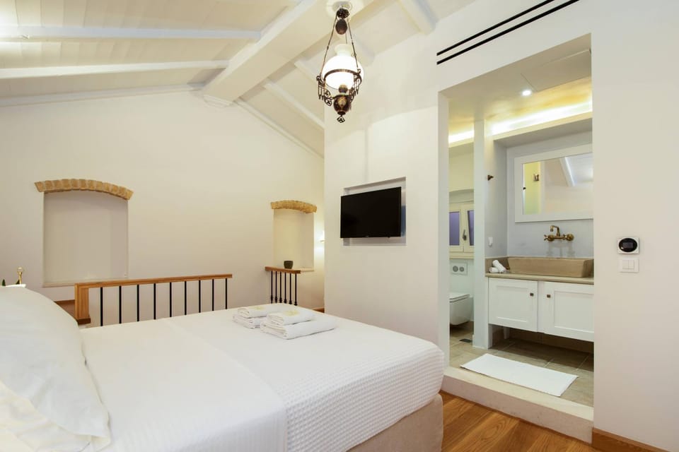 Bathroom, Bedroom