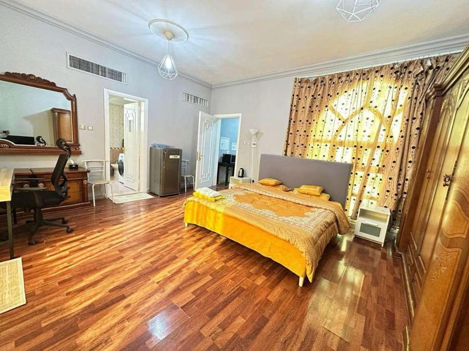 Villa Terrace Master Room Abu Dhabi 2nd floor Bed and Breakfast in Abu Dhabi