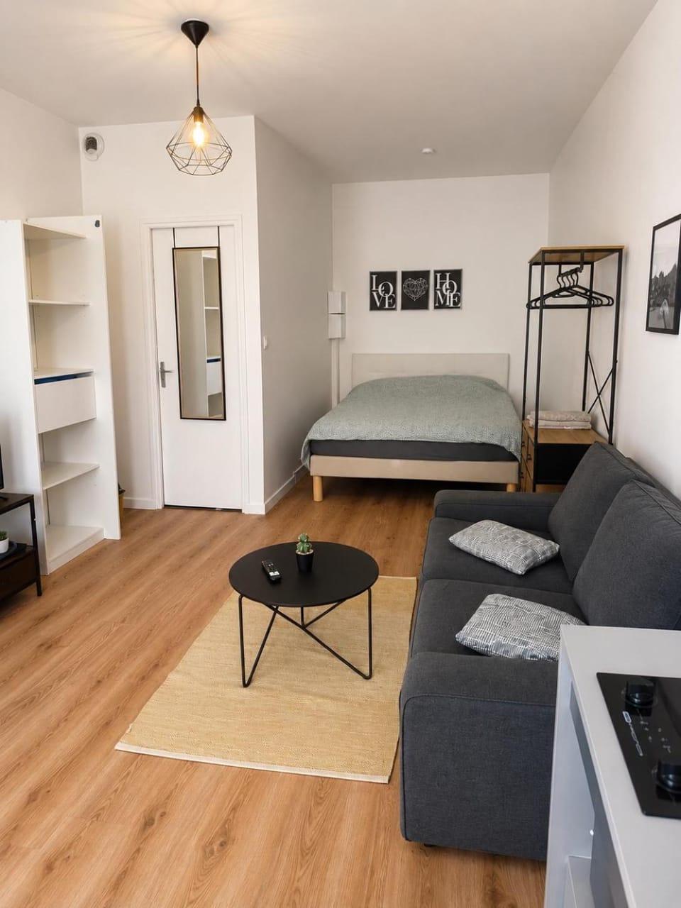 Bed, Seating area, Bedroom