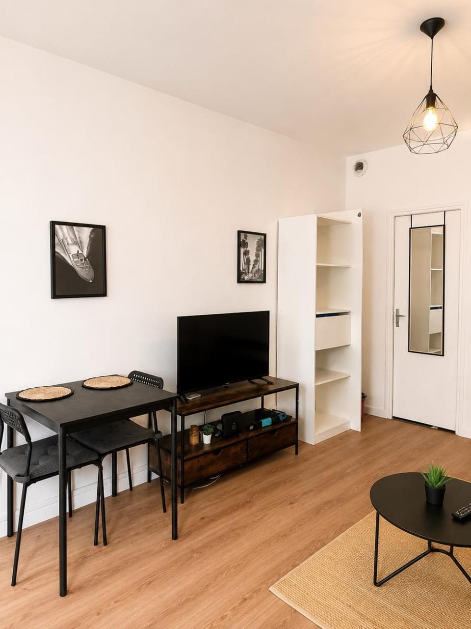 TV and multimedia, Living room, Dining area