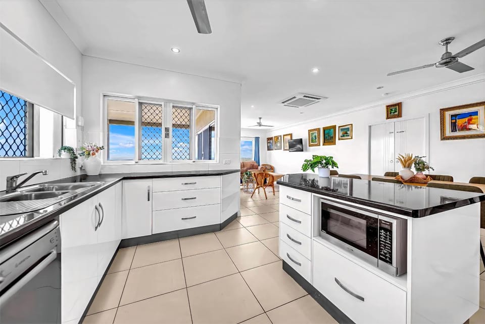 Panoramic Oceanview Villa Villa in Bowen
