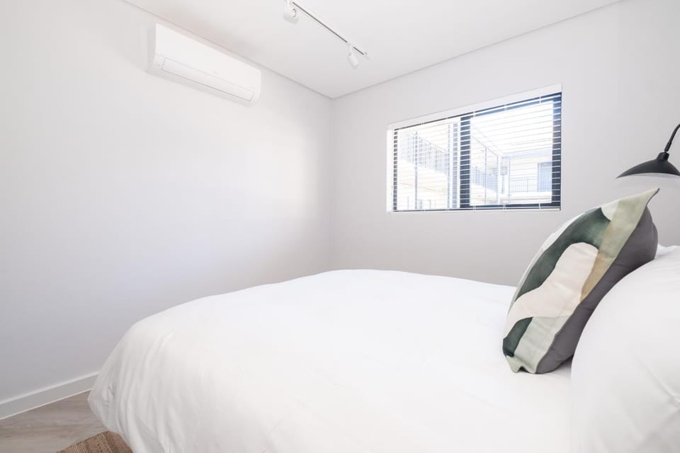 116 Paarl - Lux 1 Bedroom Apt with AC and Parking Apartment in Cape Town