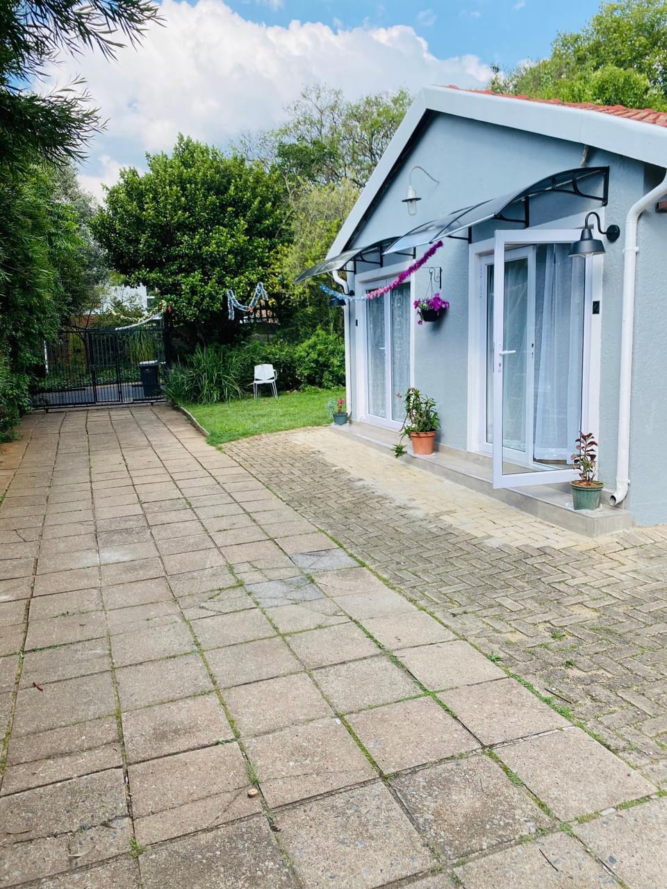 Singing Birds Guest 1 House in Randburg