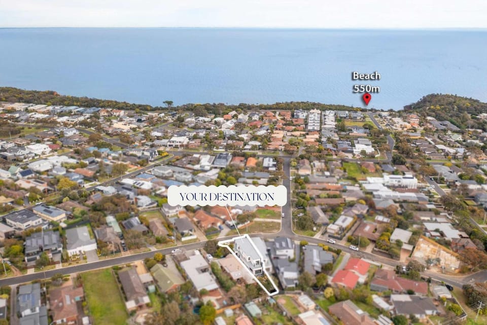 Poolside Luxury Villa - Solar Pool Beach 3min House in Mornington