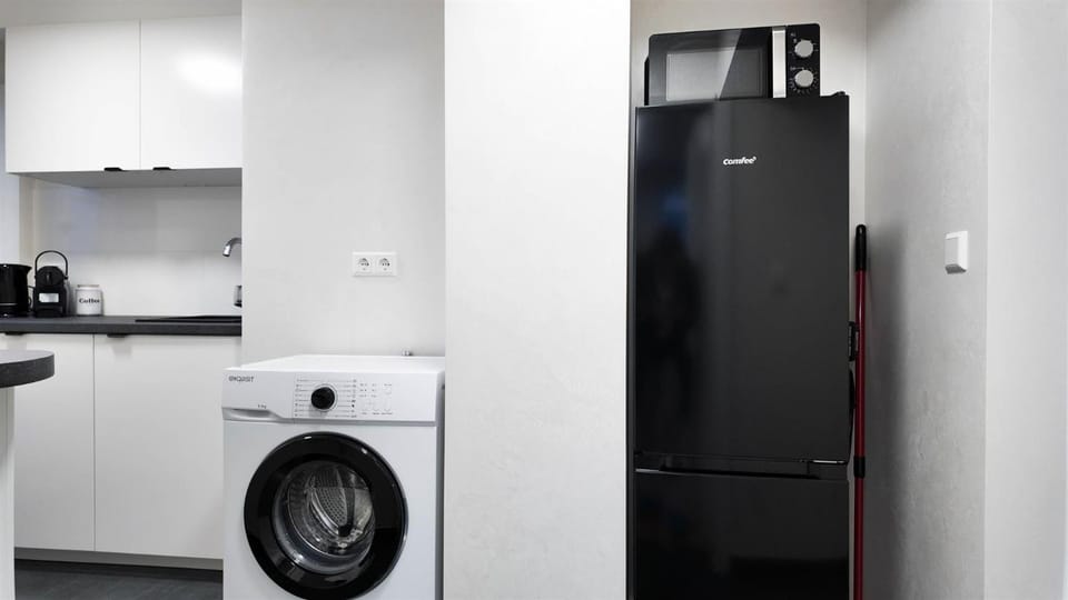 Coffee/tea facilities, Kitchen or kitchenette, dishwasher, microwave, stove, washing machine, dryer, kitchen