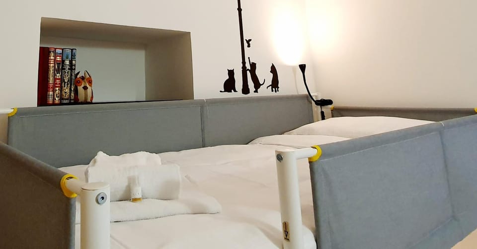 Bed, Decorative detail, Bedroom, children, children, young children, young children, older children, older children, bunk bed, towels