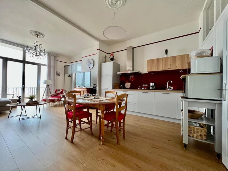 Kitchen or kitchenette, Living room, Dining area, dishwasher, stove