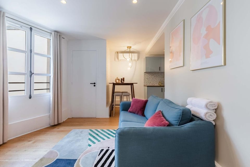 Bright AC Room Apartment in Marais Bastille Apartment in Paris