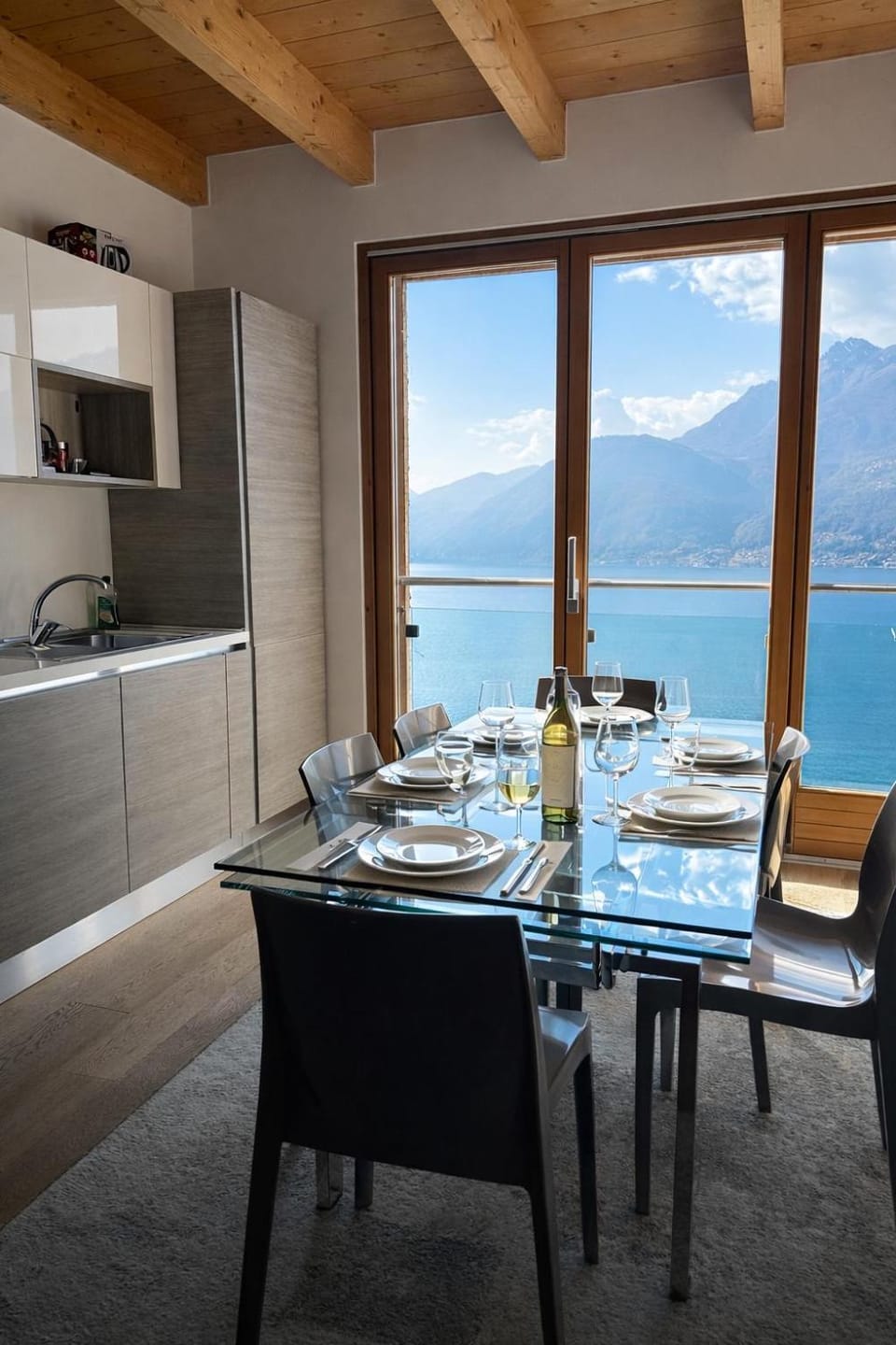 Gardenia stunning lake view Apartment in Rome