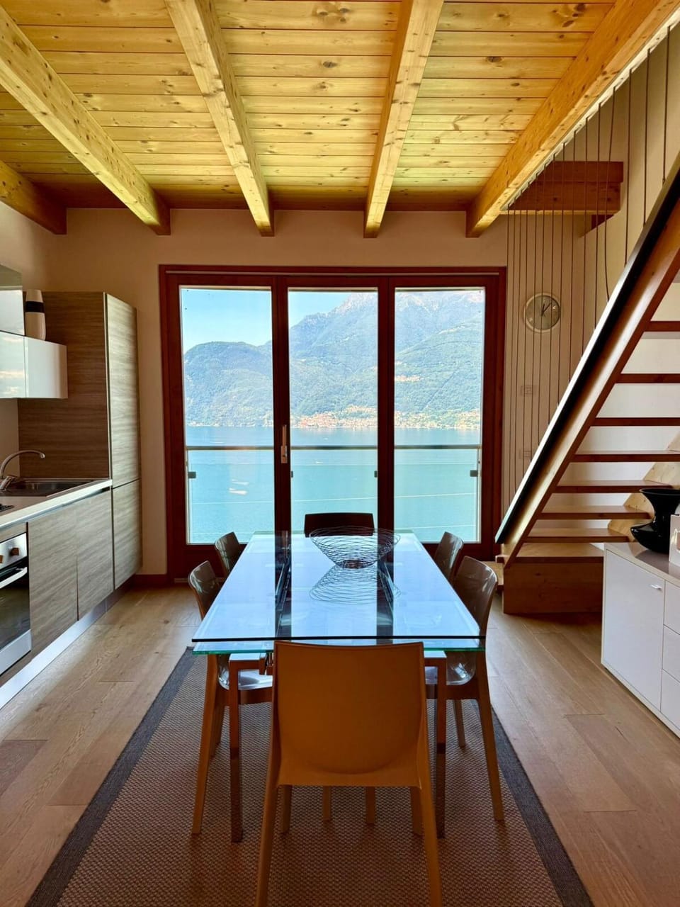Seating area, Dining area, Lake view