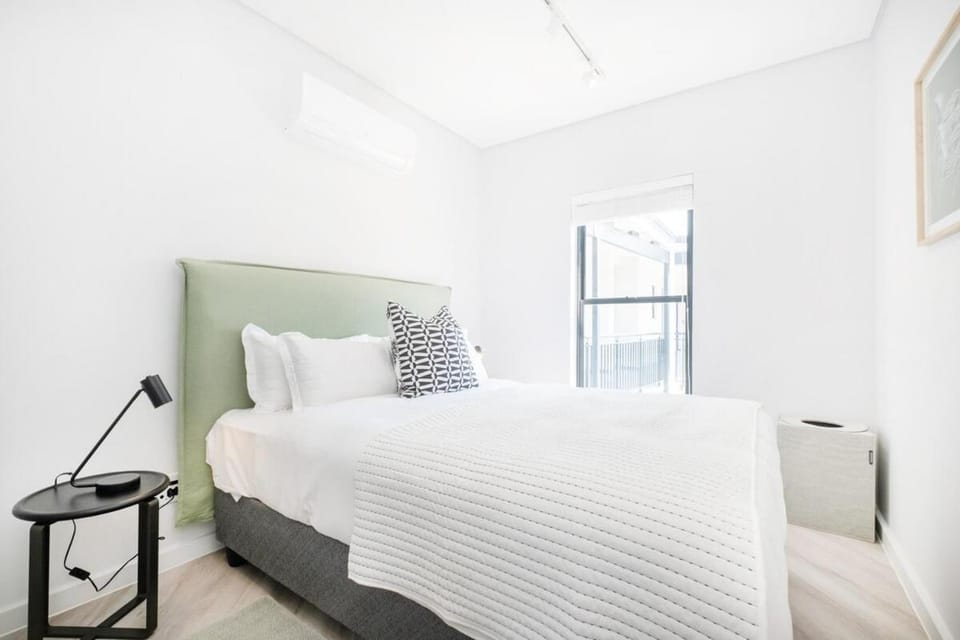 213 Paarl 2 Bedroom Lux Aprt With Parking & Aircon Apartment in Cape Town
