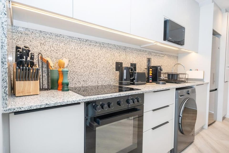213 Paarl 2 Bedroom Lux Aprt With Parking & Aircon Apartment in Cape Town