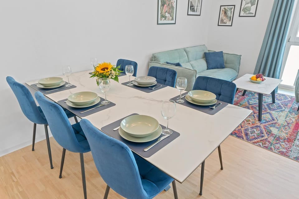 Living room, Seating area, Dining area