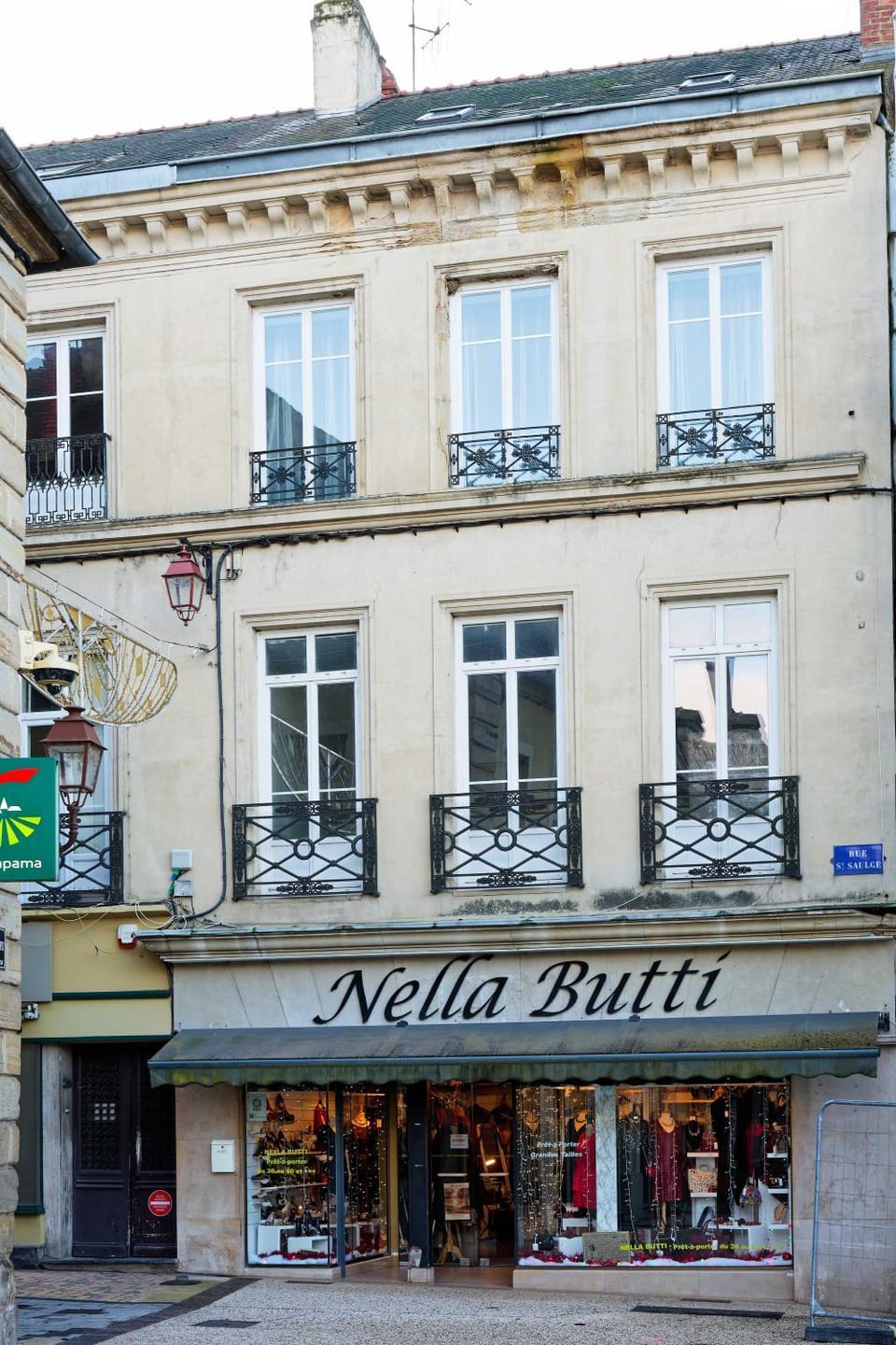 Facade/entrance