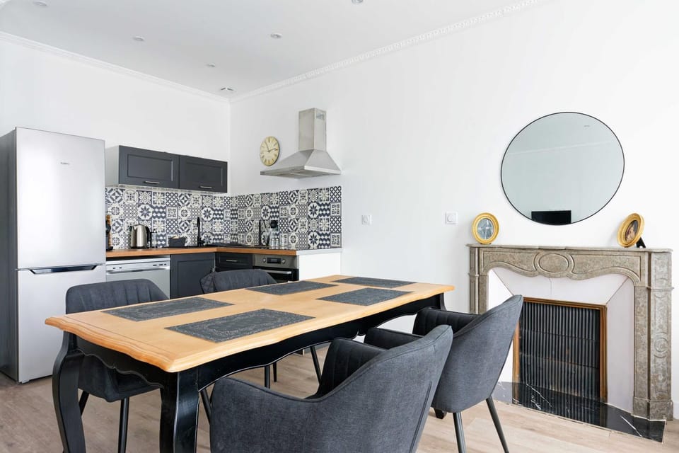 Kitchen or kitchenette, Living room