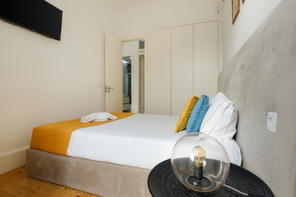 Bed, TV and multimedia, Photo of the whole room, Bedroom, towels, wardrobe