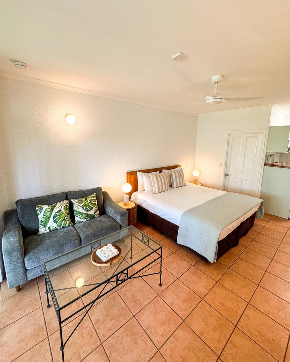 Kitchen or kitchenette, Bedroom