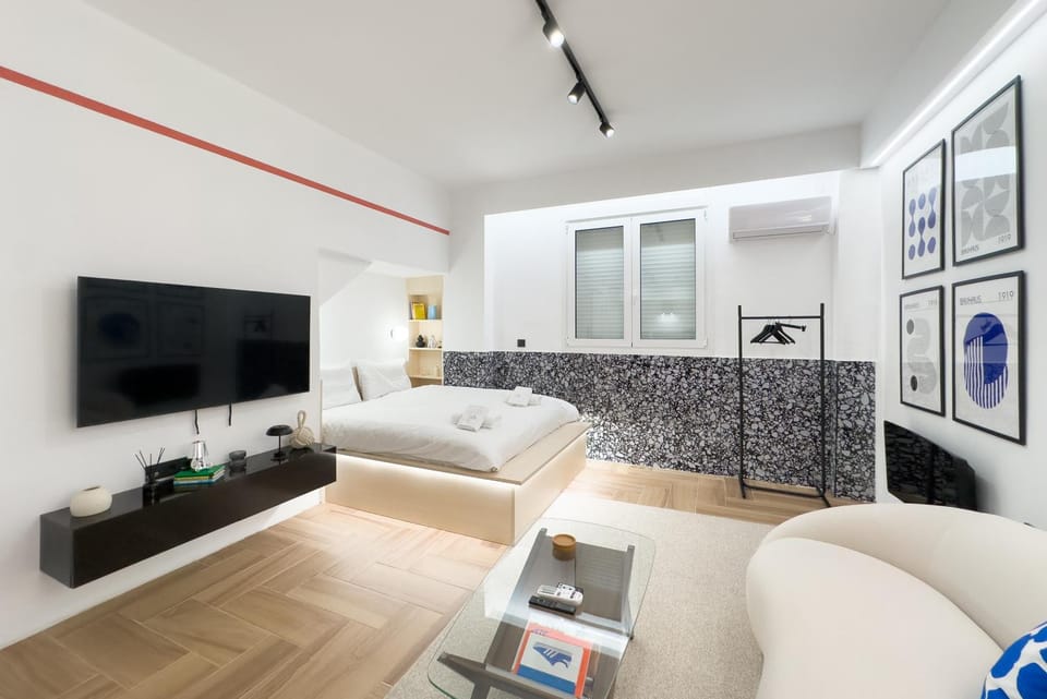 Bed, Photo of the whole room, Seating area