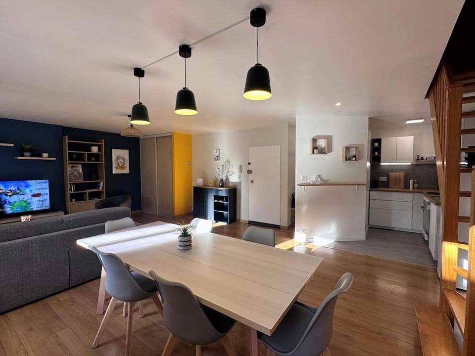 Quimper centre Duplex 2 chambres 3 étoiles - Retro Gaming Apartment in Quimper