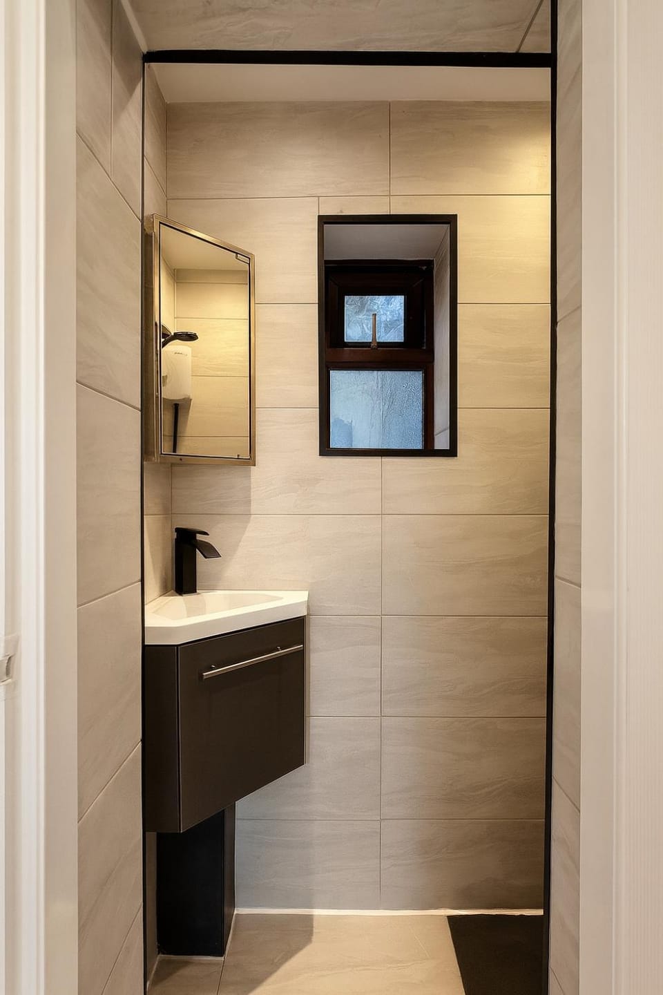 Modern Tiny Home - Ideal for Work Stays & Parking Apartment in England