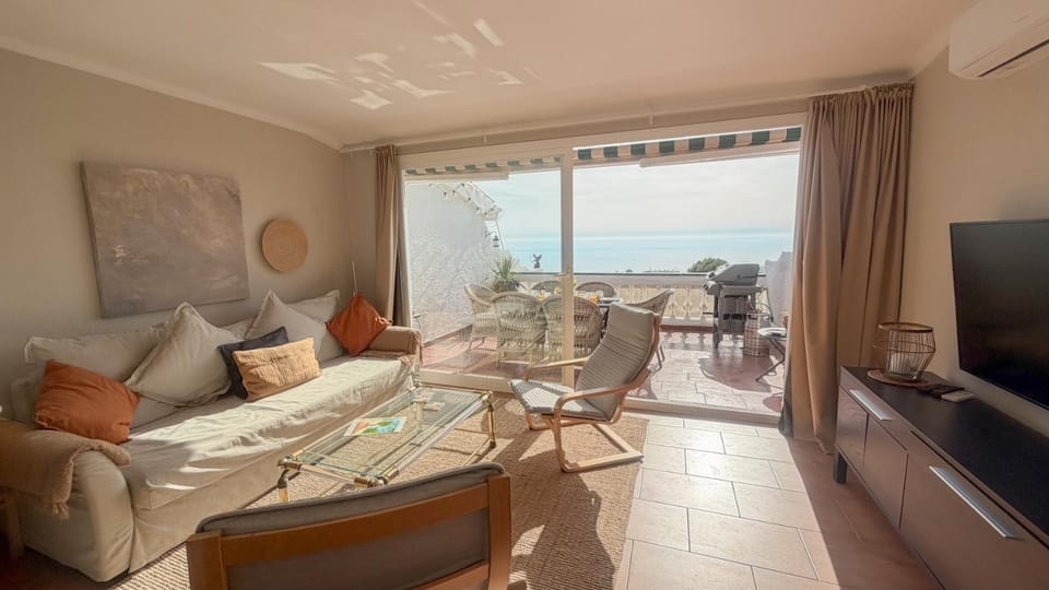 TV and multimedia, Living room, Seating area, Sea view