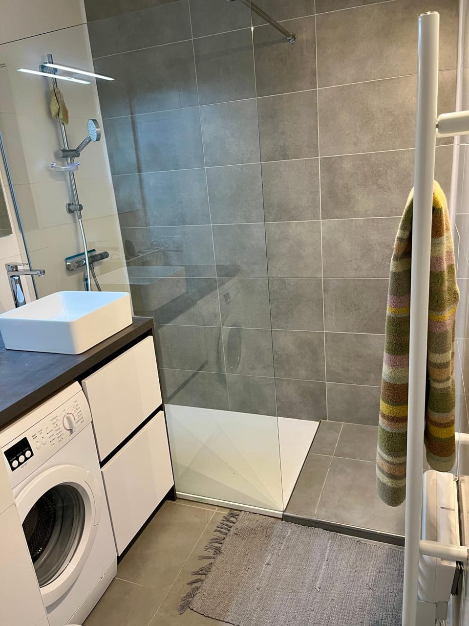 Bathroom, washing machine