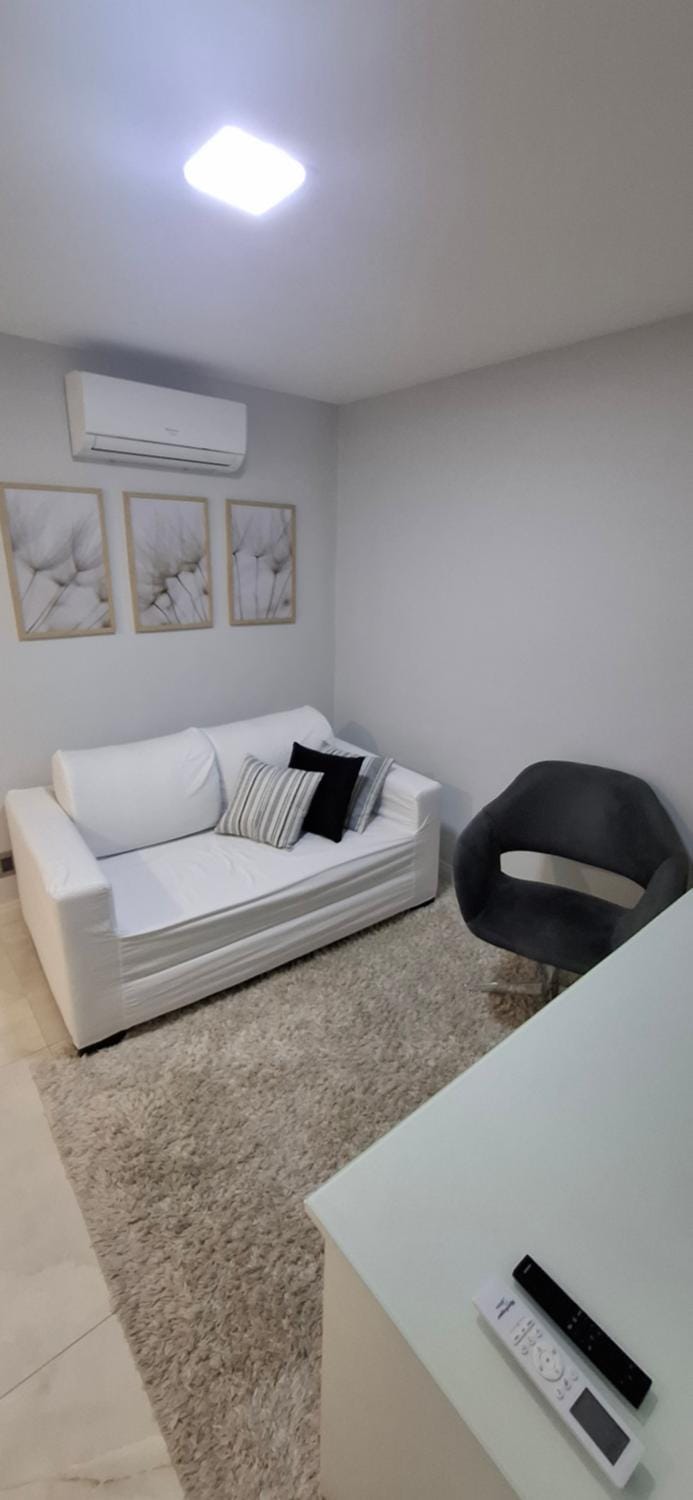 Bed, Seating area