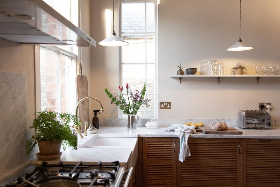 Luxury Cotswolds Townhouse with Scandinavian Soul Apartment in Chipping Norton