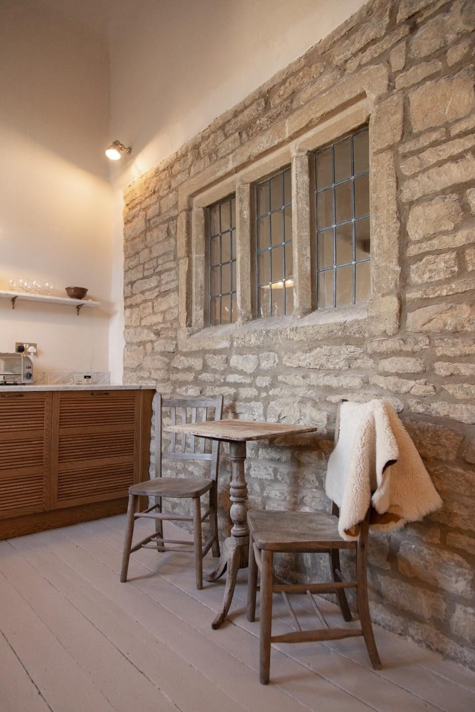Cotswolds Townhouse with Scandinavian Soul Apartment in Chipping Norton