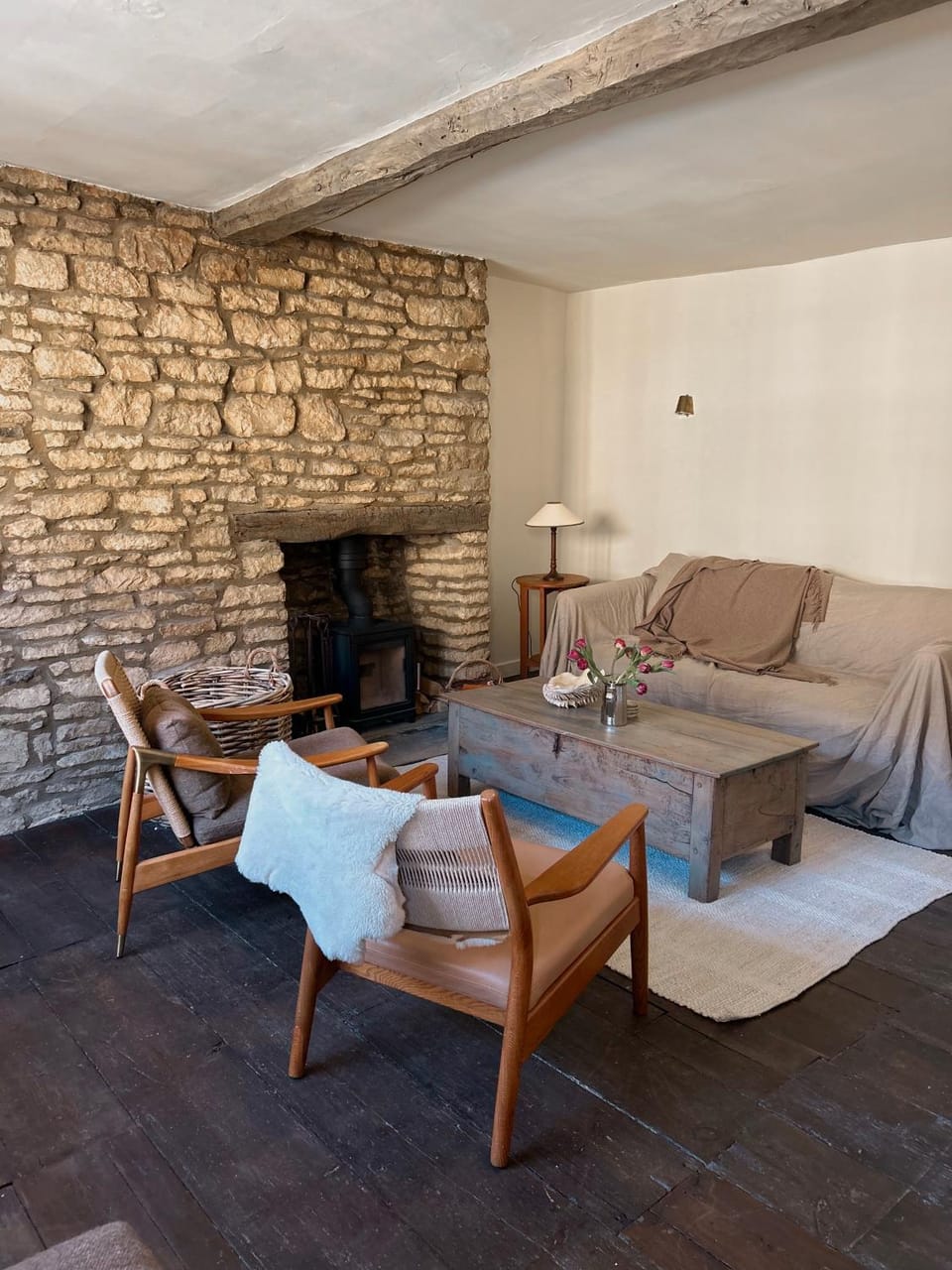 Lounge or bar, fireplace