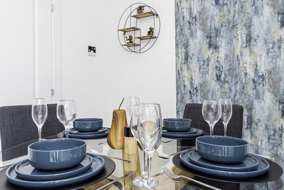 Food and drinks, Dining area, Food, Meals