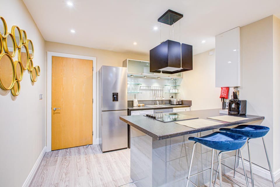 Dining area, dishwasher, oven