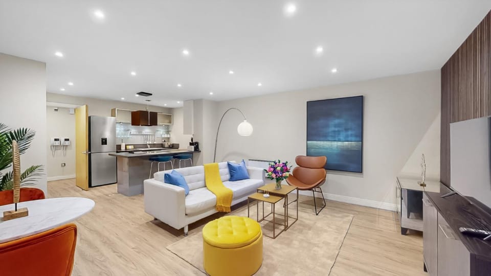 Kitchen or kitchenette, Living room, Dining area